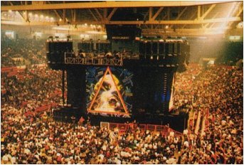Def Leppard In The Round 1987.